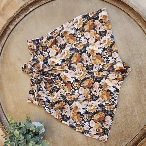 wild fable Pants - Wild Fable High Waisted Floral Paperbag Shorts with Bow Women's Size M